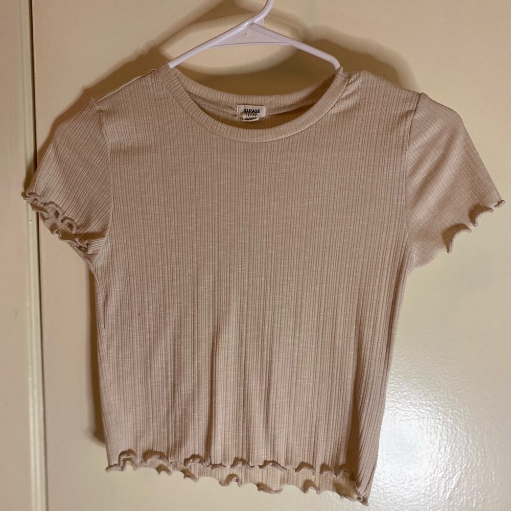 FITTED RUFFLE CROP TOP